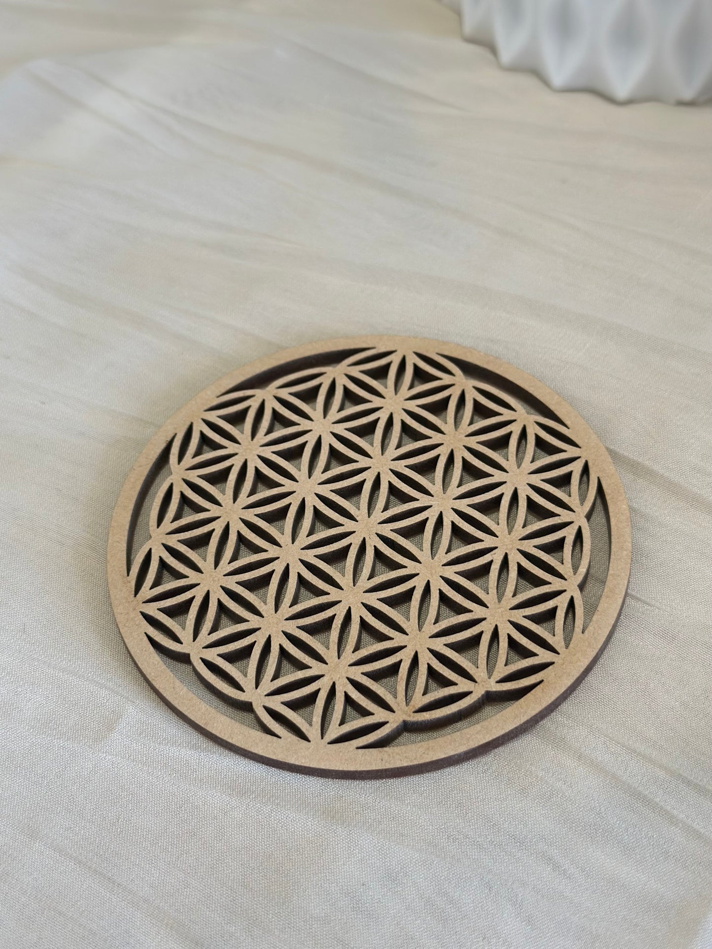 Plaque de Rechargement Fleur de Vie – Bois Sculpté | 10 cm