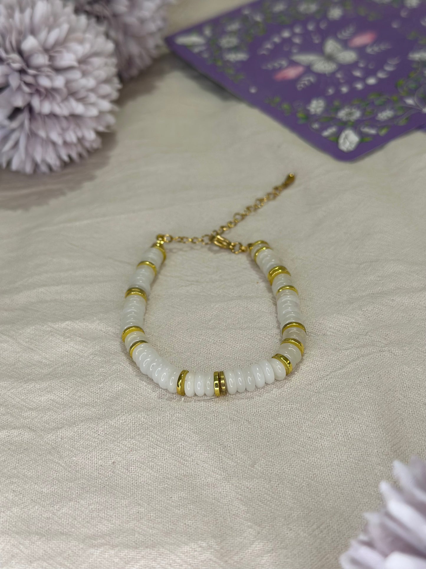 Bracelet Ona doré Jade Blanc | Harmonie & Sérénité