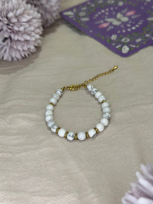 Bracelet Eira doré Howlite | Calme & Maîtrise