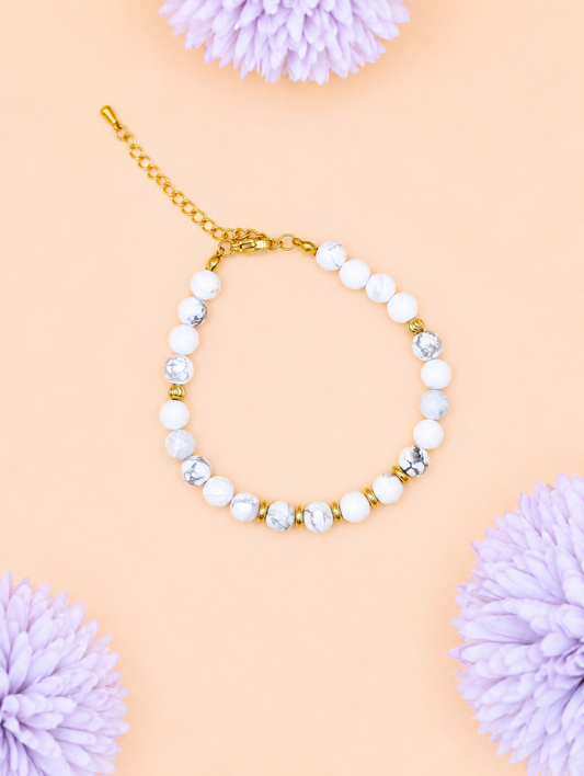 Bracelet Eira doré Howlite | Calme & Maîtrise